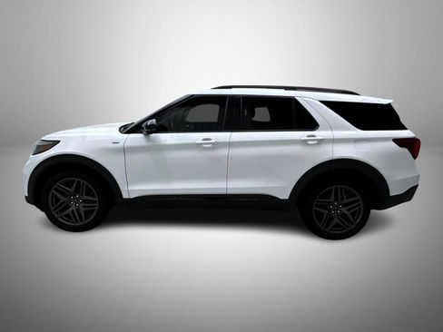 Used 2025 Ford Explorer ST-Line w/ ST-Line Street Pack AWD/4WD image 8