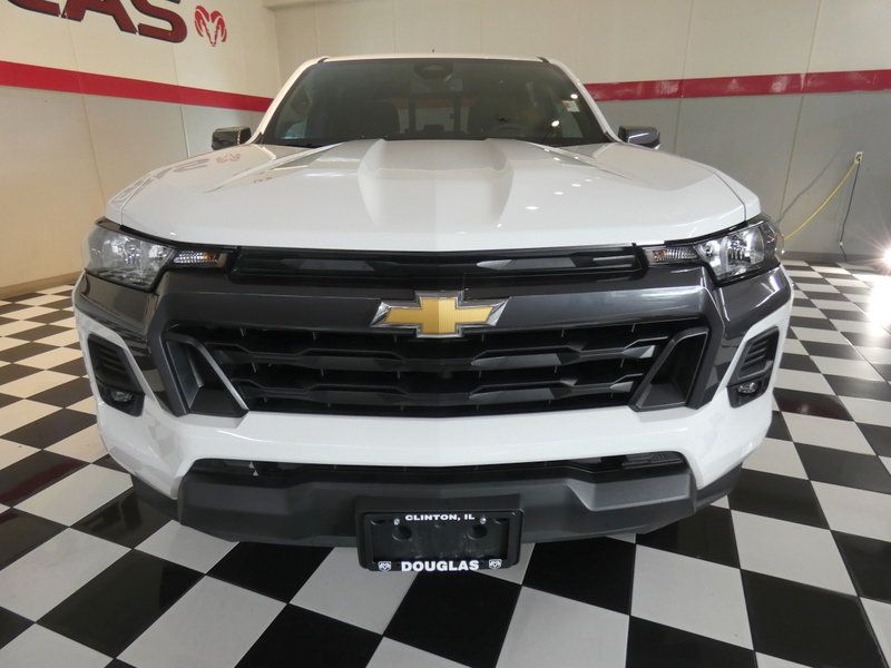 Used 2024 Chevrolet Colorado LT w/ LT Convenience Package II AWD/4WD image 3