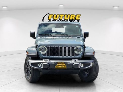 Used 2025 Jeep Wrangler Unlimited Sahara AWD/4WD image 4