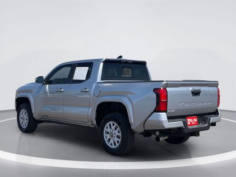 Certified 2025 Toyota Tacoma SR5 AWD/4WD image 4