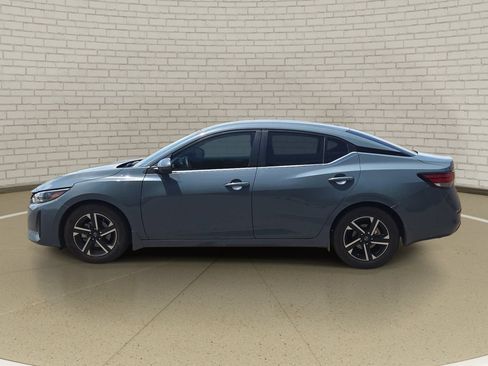 Used 2025 Nissan Sentra SV FWD image 8