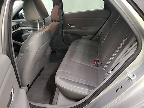 Used 2022 Hyundai Elantra SEL w/ Convenience Package FWD image 11