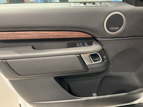 Used 2024 Land Rover Discovery Dynamic SE image 14