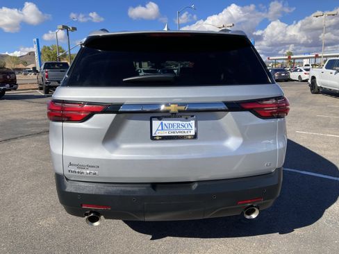 Used 2022 Chevrolet Traverse LT image 7
