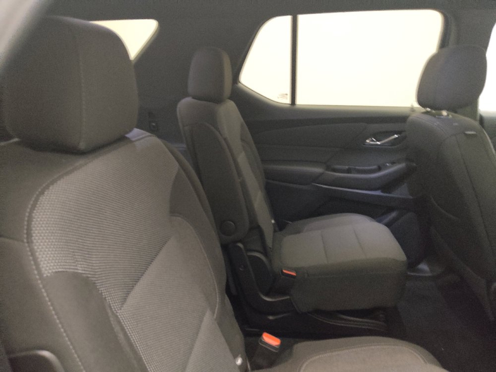 Used 2023 Chevrolet Traverse LT FWD image 19