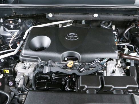 Used 2021 Toyota RAV4 LE FWD image 29