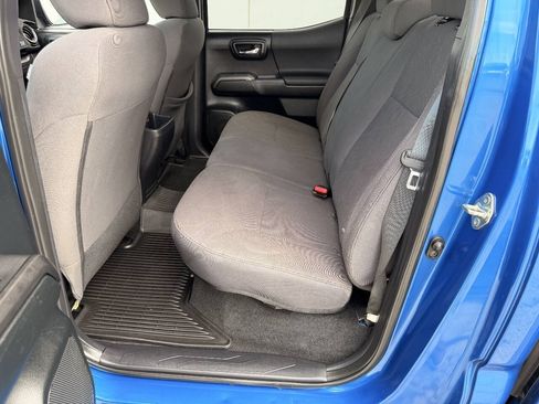 Used 2017 Toyota Tacoma TRD Off-Road AWD/4WD image 28