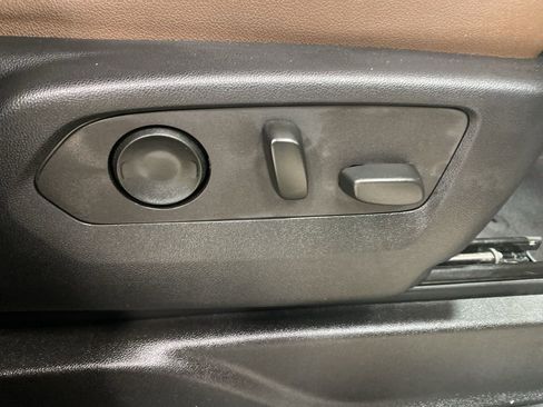 Used 2022 Chevrolet Tahoe High Country image 37