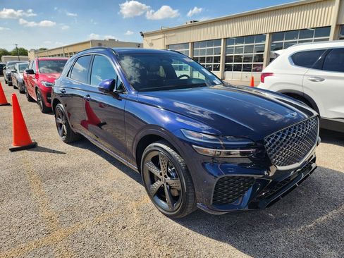 Used 2023 Genesis GV70 2.5T w/ Sport Prestige Package image 2