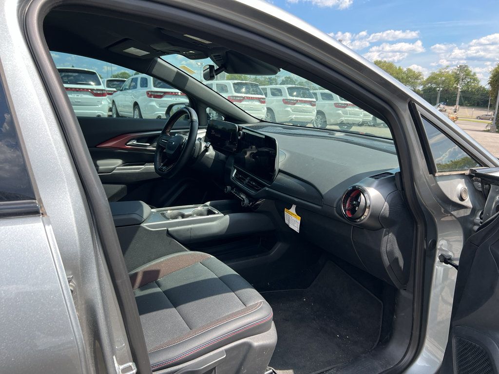 Used 2024 Chevrolet Equinox EV RS FWD image 9