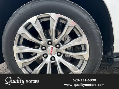 Used 2023 GMC Yukon XL Denali w/ Denali Reserve Package RWD image 2
