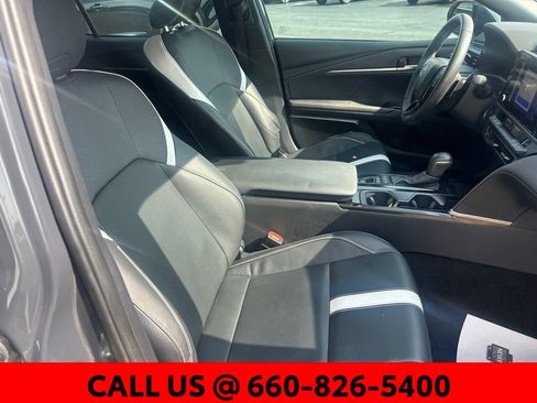 Used 2025 Toyota Camry SE FWD image 7