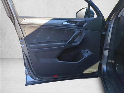 Used 2022 Volkswagen Tiguan SE image 15