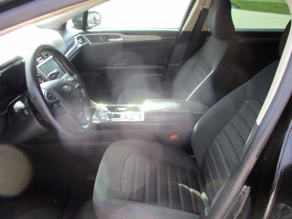 Used 2020 Ford Fusion SE FWD image 13