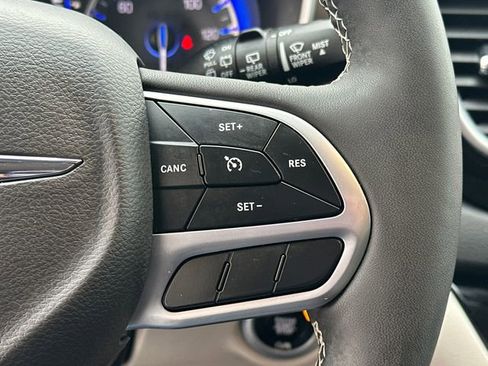 Used 2024 Chrysler Voyager LX image 29