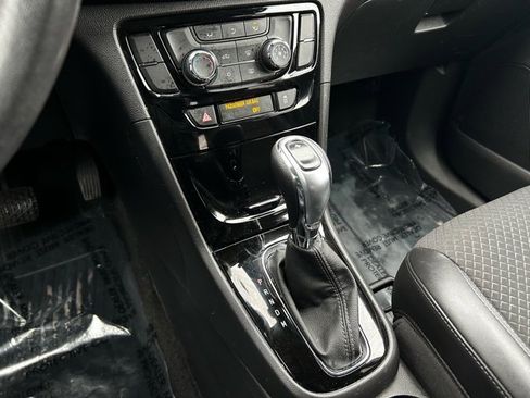 Used 2022 Buick Encore Preferred w/ Safety Package image 23