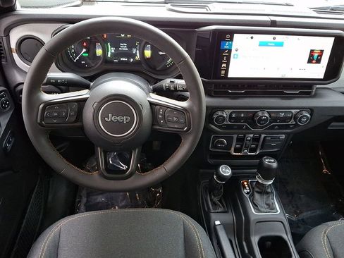 Used 2024 Jeep Wrangler Unlimited w/ Convenience Group image 13