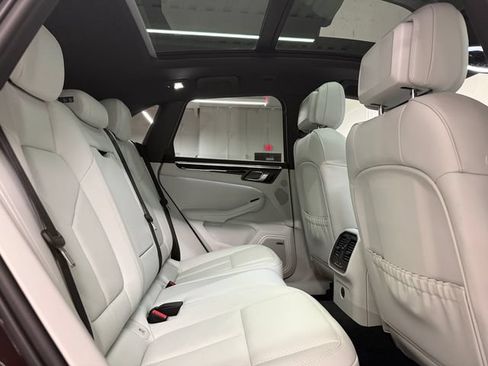 Certified 2026 Porsche Macan Turbo AWD/4WD image 31