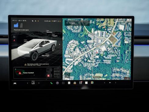 Used 2025 Tesla Cybertruck AWD Crew Cab image 29