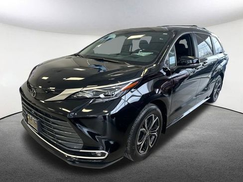 New 2026 Toyota Sienna Platinum image 2