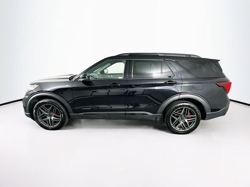 Used 2025 Ford Explorer ST-Line w/ ST-Line Street Pack image 4
