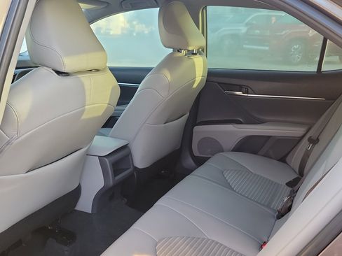 Used 2023 Toyota Camry SE image 8