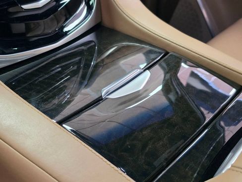 Used 2019 Cadillac Escalade ESV Platinum AWD/4WD image 37