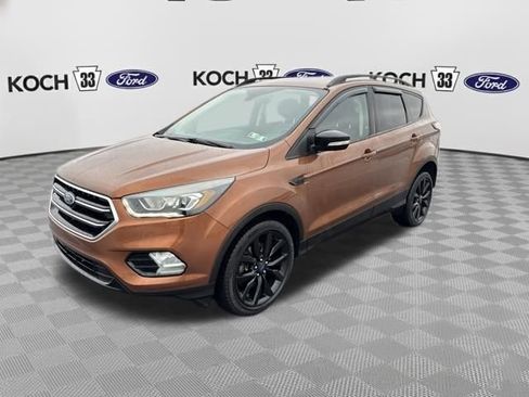 Used 2017 Ford Escape Titanium image 3