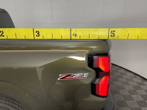 Used 2023 Chevrolet Colorado Z71 w/ Z71 Convenience Package 2 image 9