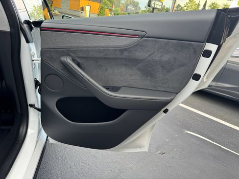 Used 2026 Tesla Model Y 2WD image 43