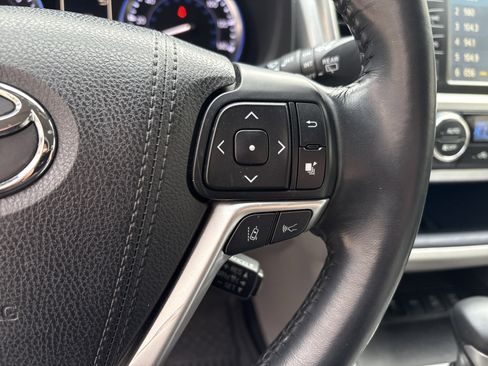 Used 2017 Toyota Highlander Limited image 20