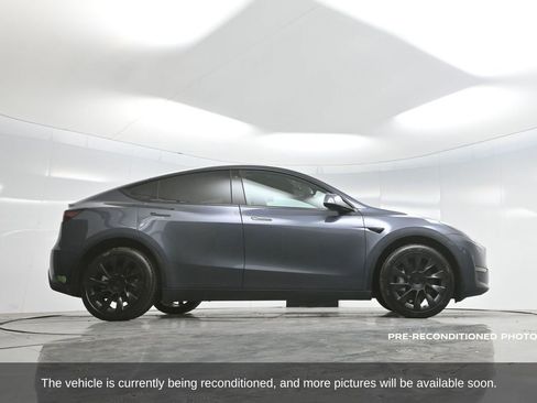 Used 2023 Tesla Model Y Long Range image 54