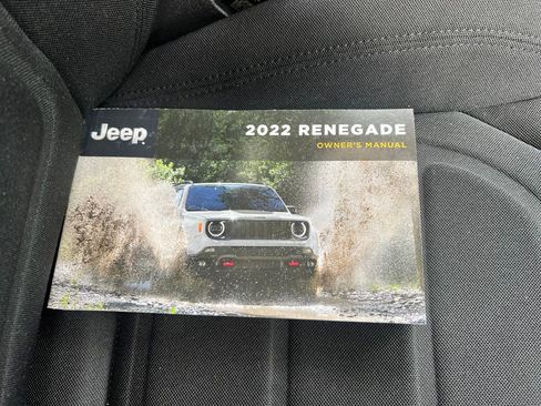 Used 2022 Jeep Renegade Latitude AWD/4WD image 27