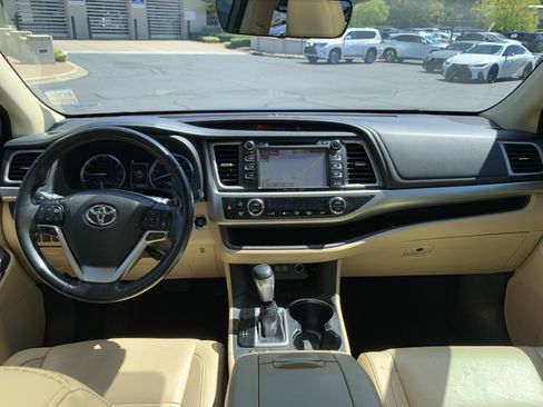 Used 2018 Toyota Highlander XLE FWD image 30