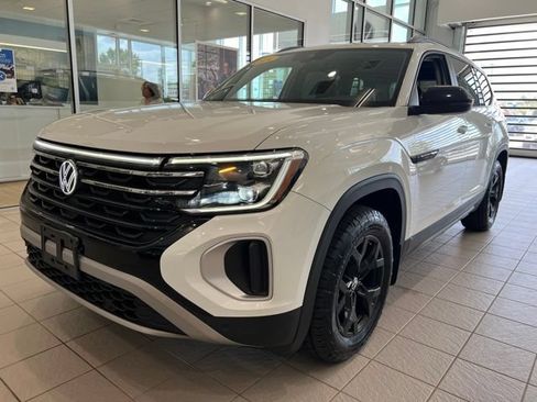 Used 2024 Volkswagen Atlas Peak Edition SE AWD/4WD image 3