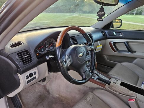 Used 2005 Subaru Outback 3.0R image 10