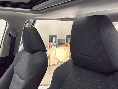 Used 2025 Toyota RAV4 XLE w/ Convenience Package image 13