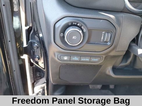 Used 2023 Jeep Wrangler Unlimited Sahara w/ Cold Weather Group AWD/4WD image 14