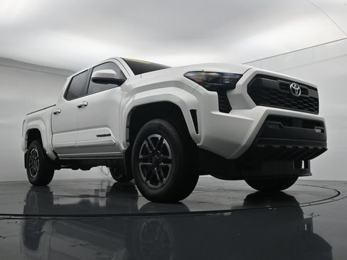Used 2025 Toyota Tacoma TRD Sport AWD/4WD image 32