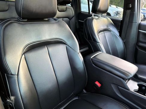 Used 2024 Jeep Grand Cherokee Limited w/ Luxury Tech Group II image 10