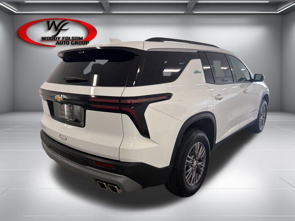Used 2026 Chevrolet Traverse LT w/ Driver Confidence Package FWD image 6