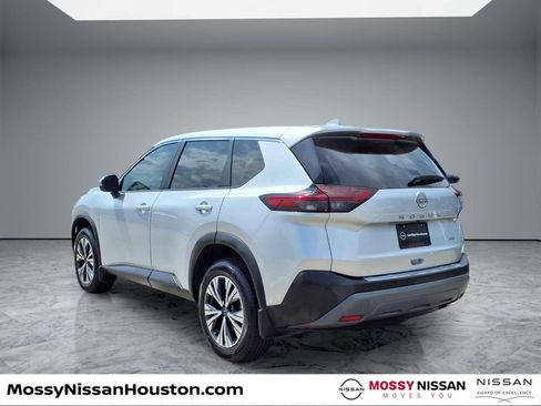 Used 2023 Nissan Rogue SV FWD image 2