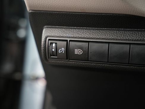 Used 2020 Toyota Corolla LE image 41