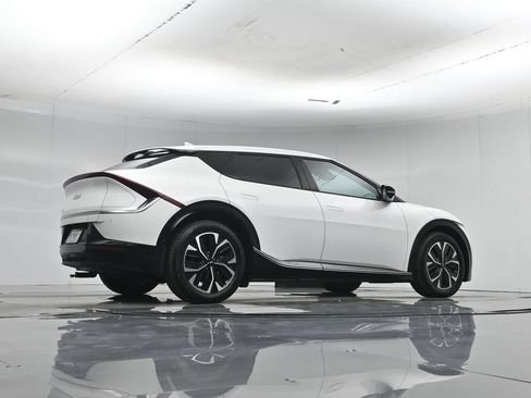 Used 2023 Kia EV6 Wind w/ Wind Technology Package AWD/4WD image 51