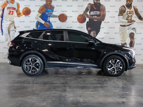 Used 2025 Kia Sportage EX image 18