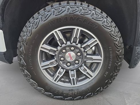 Used 2025 GMC Sierra 1500 AT4 AWD/4WD image 10