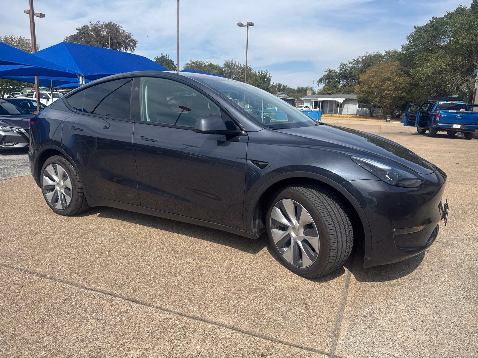 Used 2024 Tesla Model Y Long Range AWD/4WD image 3