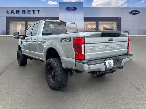 Used 2022 Ford F250 Lariat w/ Black Appearance Package AWD/4WD image 4