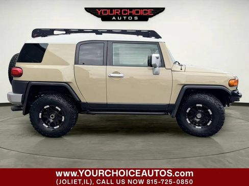 Used 2012 Toyota FJ Cruiser 4WD w/ Upgrade Pkg image 9