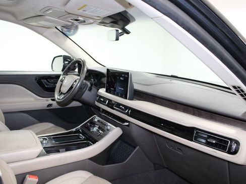 Used 2023 Lincoln Aviator Reserve w/ Equipment Group 201A AWD/4WD image 31